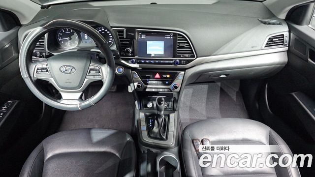 Hyundai AVANTE 2017 — photo 10