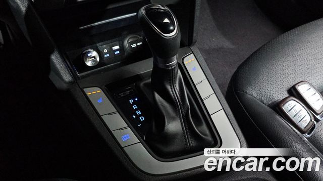 Hyundai AVANTE 2017 — photo 12