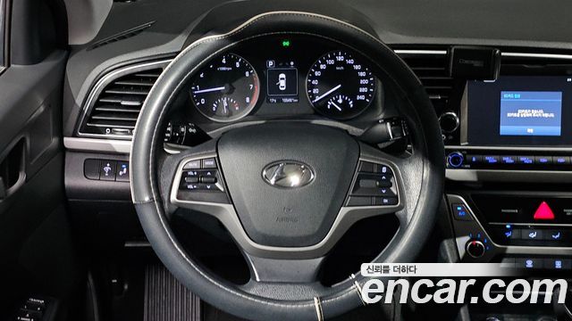 Hyundai AVANTE 2017 — photo 19