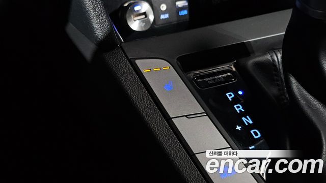 Hyundai AVANTE 2017 — photo 23