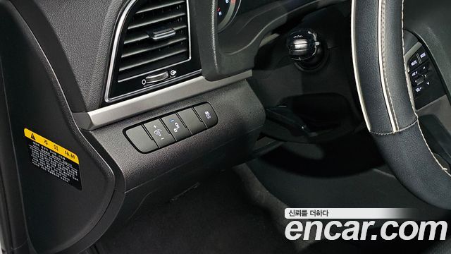 Hyundai AVANTE 2017 — photo 25
