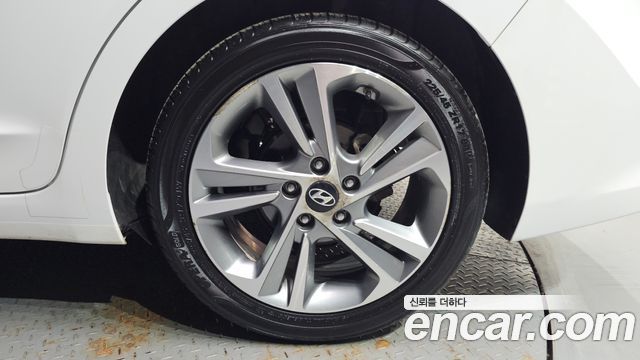 Hyundai AVANTE 2017 — photo 7