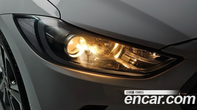 Hyundai AVANTE 2017 — photo 8