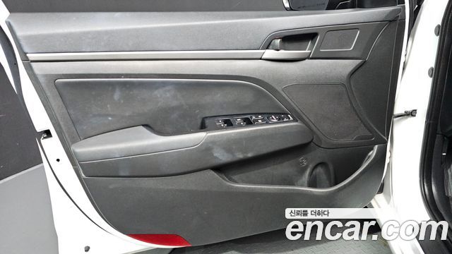 Hyundai AVANTE 2017 — photo 14