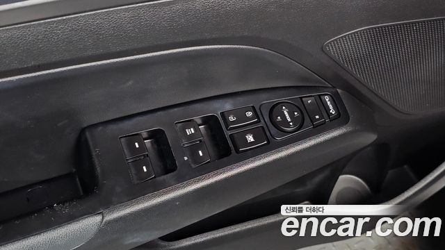 Hyundai AVANTE 2017 — photo 31