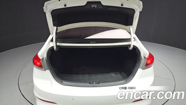 Hyundai AVANTE 2017 — photo 34