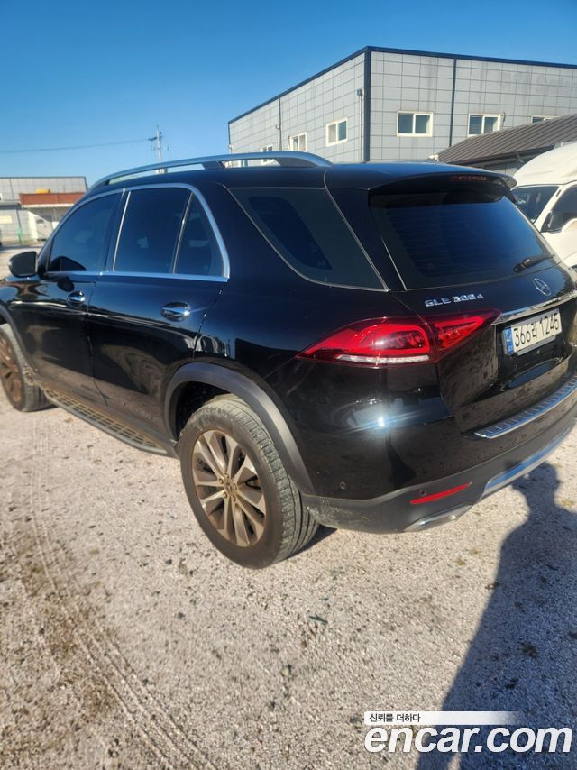 Mercedes-Benz GLE-Class 2021 — photo 4