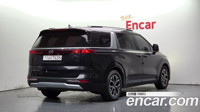 Kia Canival 2021 — photo 2