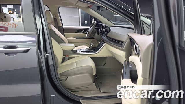Kia Canival 2021 — photo 17