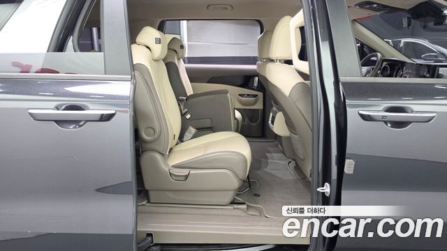 Kia Canival 2021 — photo 18