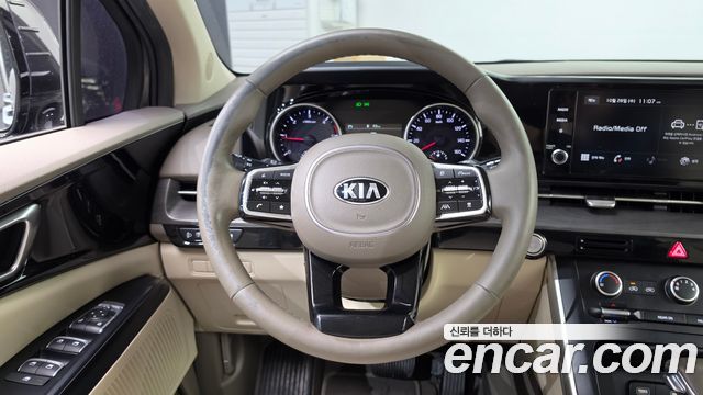 Kia Canival 2021 — photo 19