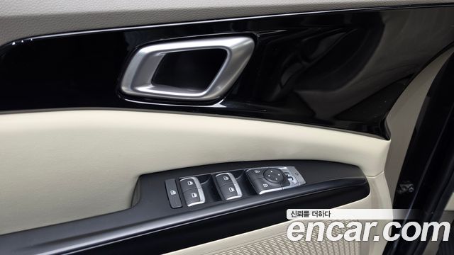 Kia Canival 2021 — photo 22