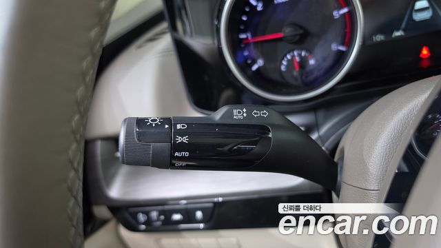 Kia Canival 2021 — photo 23