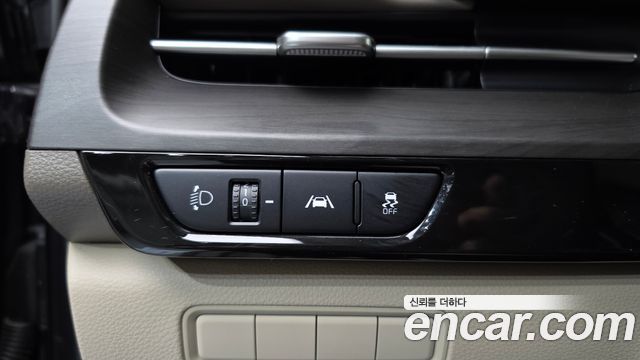 Kia Canival 2021 — photo 24
