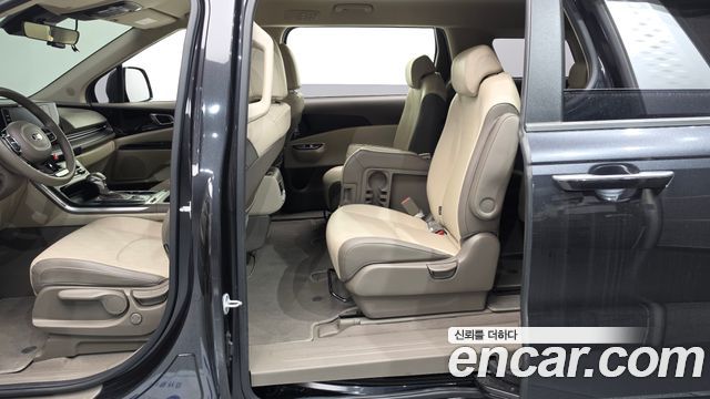 Kia Canival 2021 — photo 16