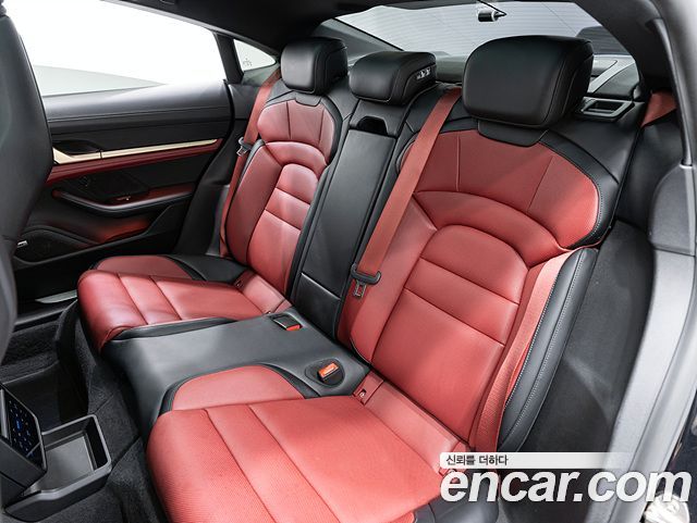 Porsche Taycan 2025 — photo 17