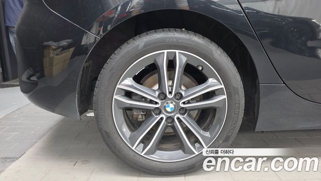 BMW 1-Series 2021 — photo 5