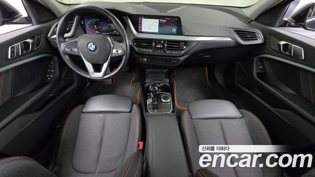 BMW 1-Series 2021 — photo 10