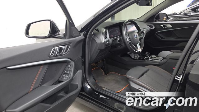 BMW 1-Series 2021 — photo 13