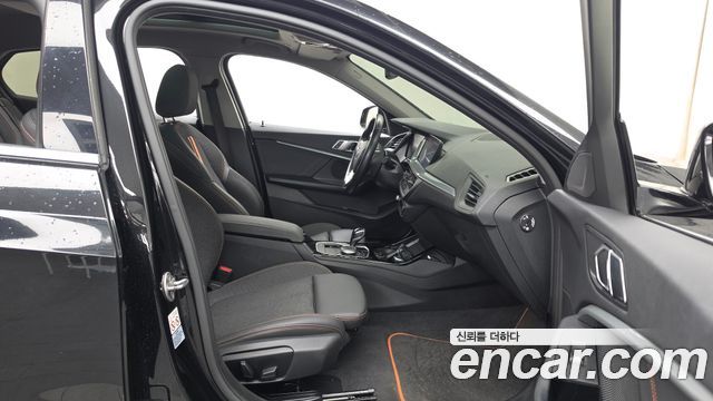 BMW 1-Series 2021 — photo 17