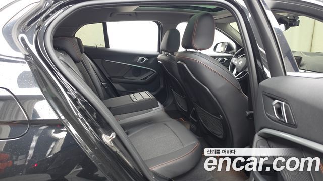 BMW 1-Series 2021 — photo 18