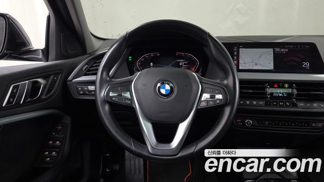 BMW 1-Series 2021 — photo 19