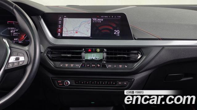 BMW 1-Series 2021 — photo 20