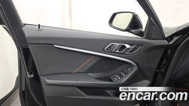 BMW 1-Series 2021 — photo 14