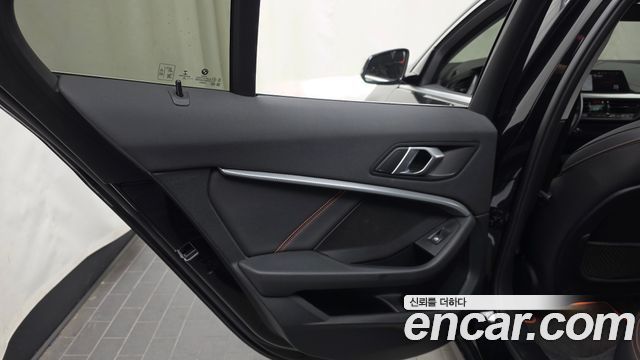 BMW 1-Series 2021 — photo 15