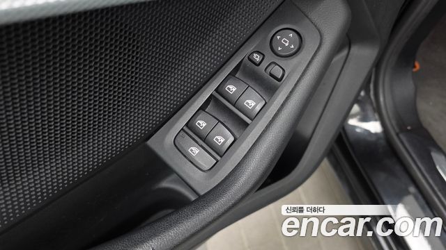 BMW 1-Series 2021 — photo 27
