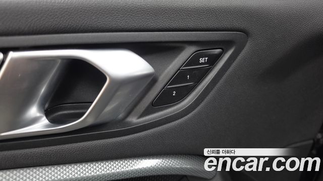 BMW 1-Series 2021 — photo 29