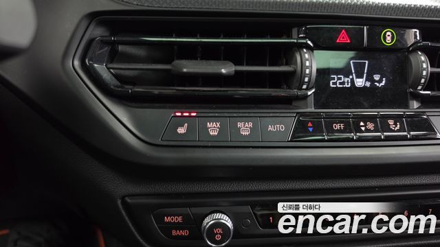 BMW 1-Series 2021 — photo 31