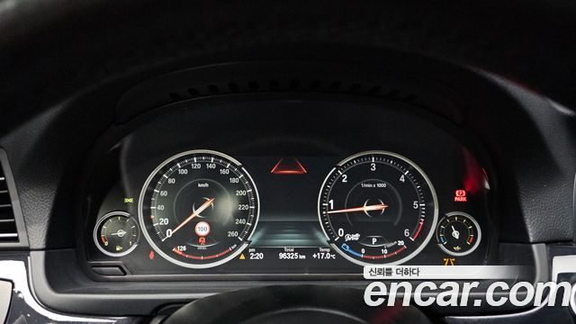 BMW 5-Series 2016 — photo 8