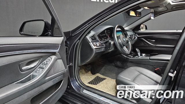 BMW 5-Series 2016 — photo 10