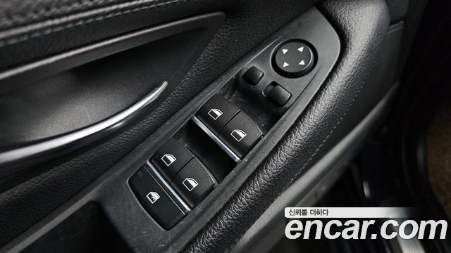 BMW 5-Series 2016 — photo 16