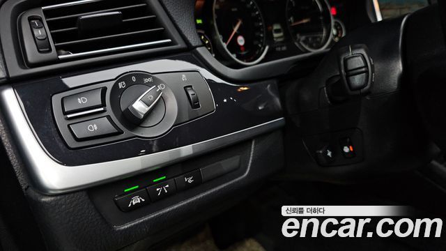 BMW 5-Series 2016 — photo 17