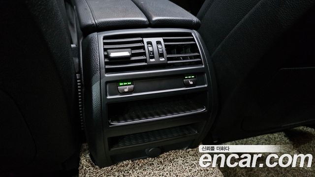 BMW 5-Series 2016 — photo 18