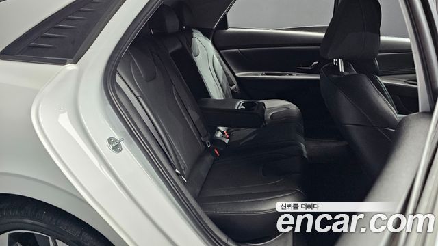 Hyundai AVANTE 2021 — photo 17