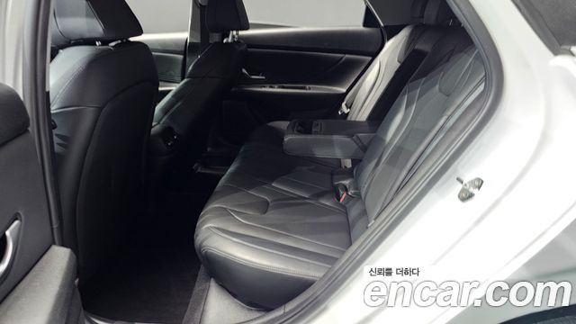 Hyundai AVANTE 2021 — photo 18