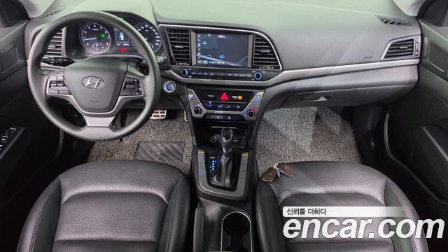 Hyundai AVANTE 2018 — photo 10
