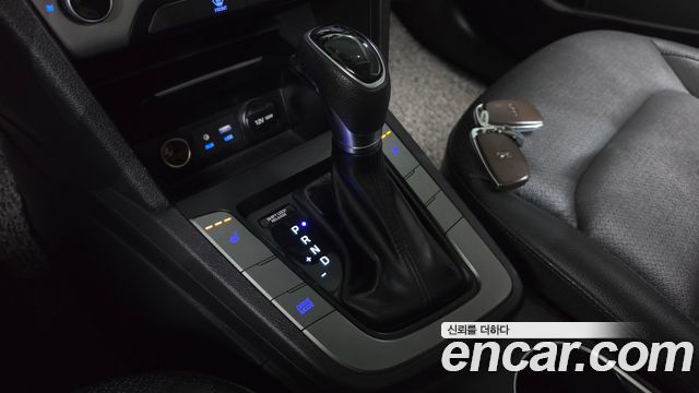 Hyundai AVANTE 2018 — photo 12