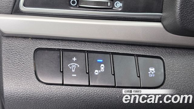 Hyundai AVANTE 2018 — photo 18