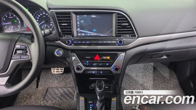 Hyundai AVANTE 2018 — photo 22