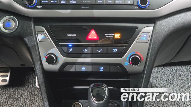 Hyundai AVANTE 2018 — photo 25