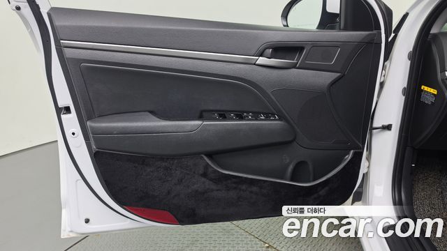 Hyundai AVANTE 2018 — photo 14
