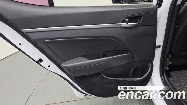 Hyundai AVANTE 2018 — photo 15