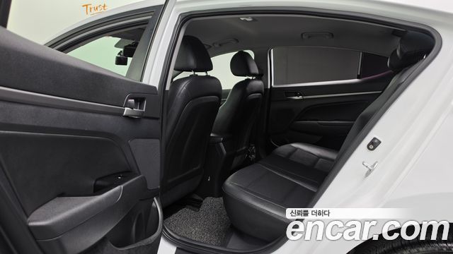 Hyundai AVANTE 2018 — photo 28