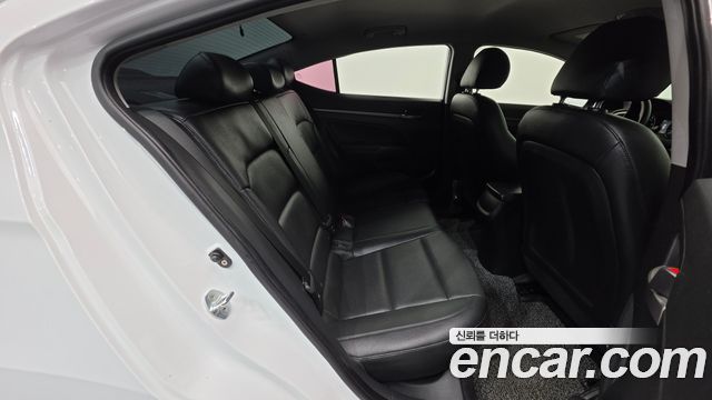 Hyundai AVANTE 2018 — photo 29