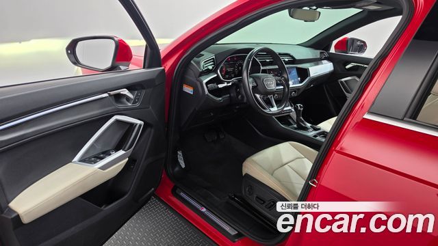 Audi Q3 2022 — photo 13