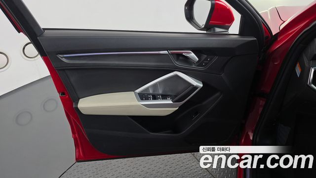 Audi Q3 2022 — photo 14